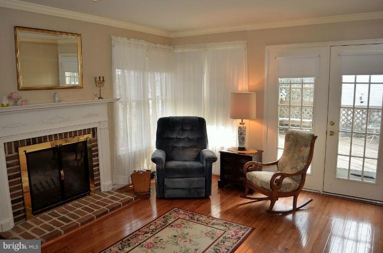 6825 Bluecurl Circle Springfield, VA 22152 - Photo 9 of 22 Family Room