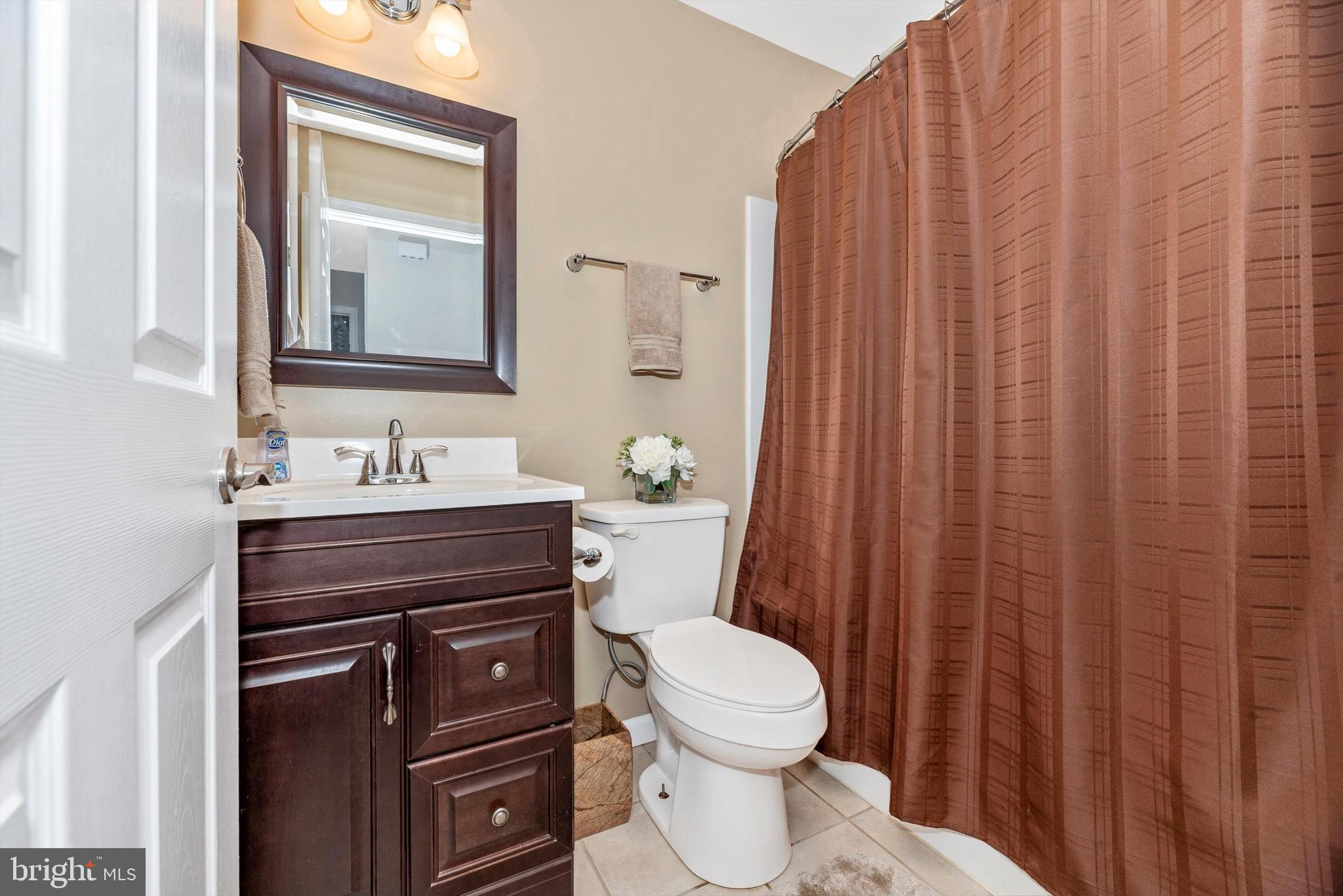 15307 Oak Orchard Road New Windsor, MD 21776 - Photo 23 of 42 Main Level Full Hall Bath