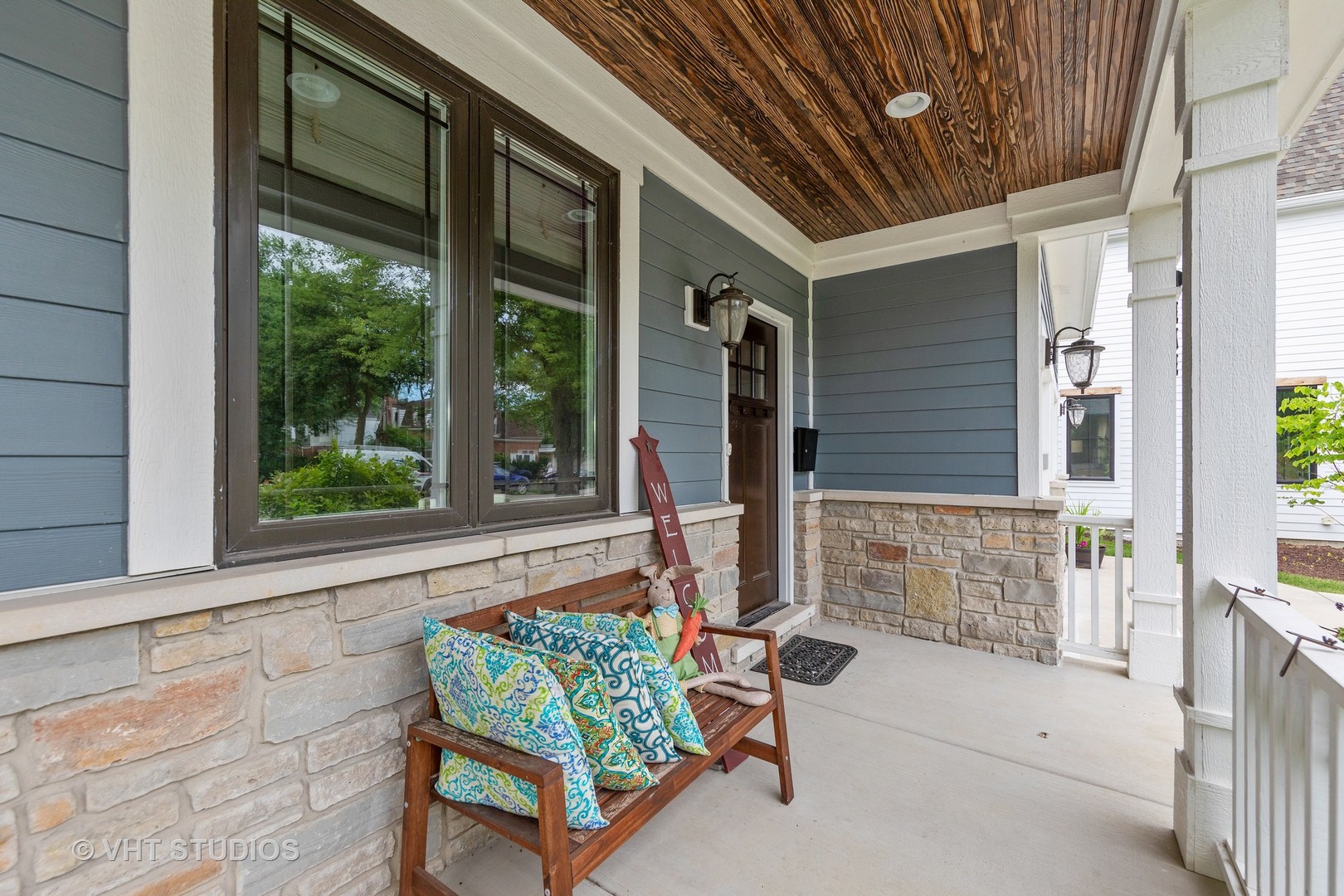 323 Lionel Road Riverside, IL 60546 - Photo 2 of 43