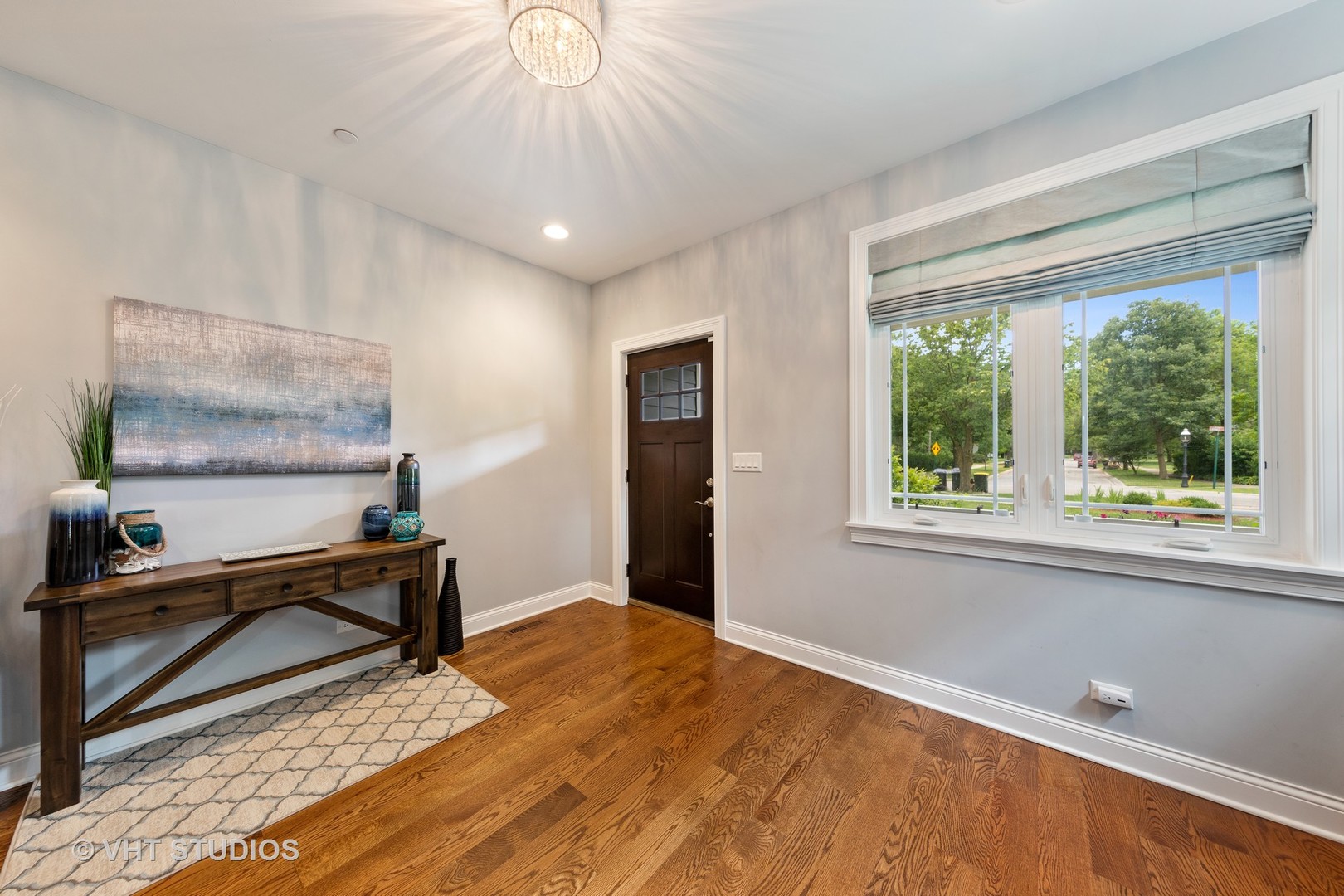 323 Lionel Road Riverside, IL 60546 - Photo 4 of 43