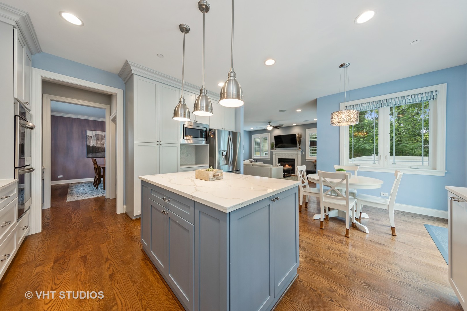 323 Lionel Road Riverside, IL 60546 - Photo 6 of 43