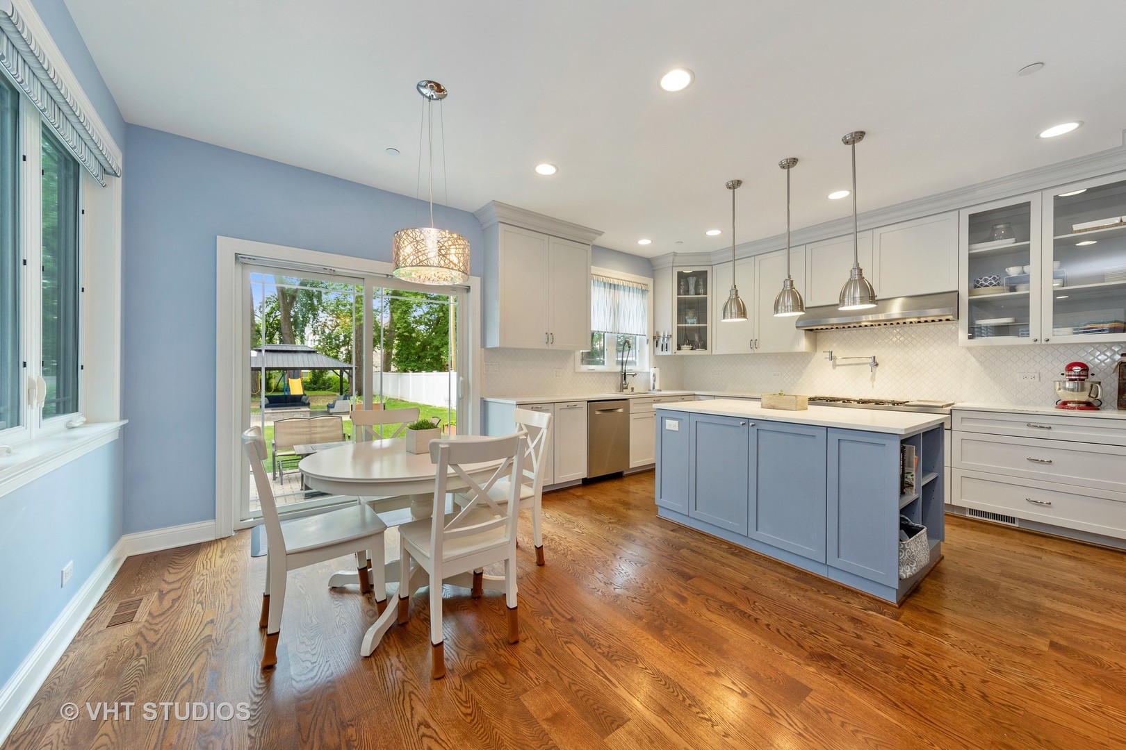 323 Lionel Road Riverside, IL 60546 - Photo 9 of 43