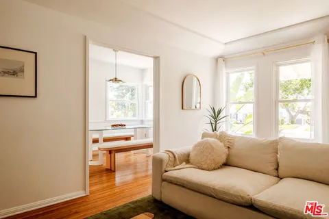 $1,099,000 | 239 West Fairview Boulevard, Inglewood, CA 90302