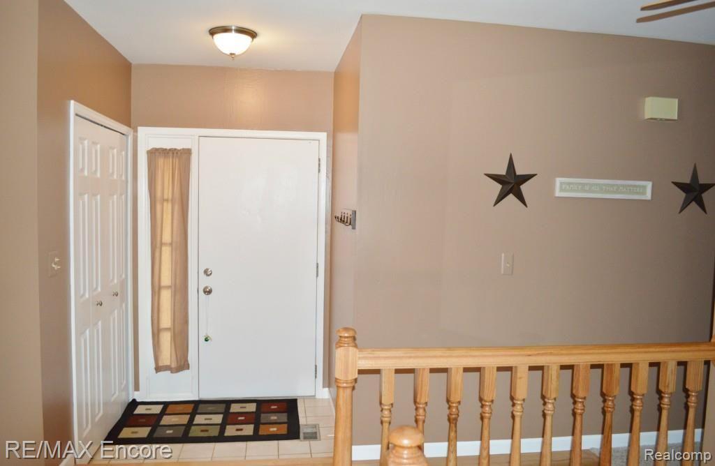5076 Timber Ridge Trail Clarkston, MI 48346 - Photo 21 of 45 12 Entrance.jpg