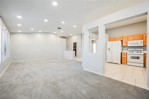 $2,015 | 2077 Poppywood Avenue, Henderson, NV 89012