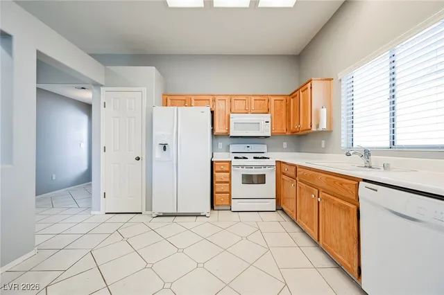 $2,015 | 2077 Poppywood Avenue, Henderson, NV 89012