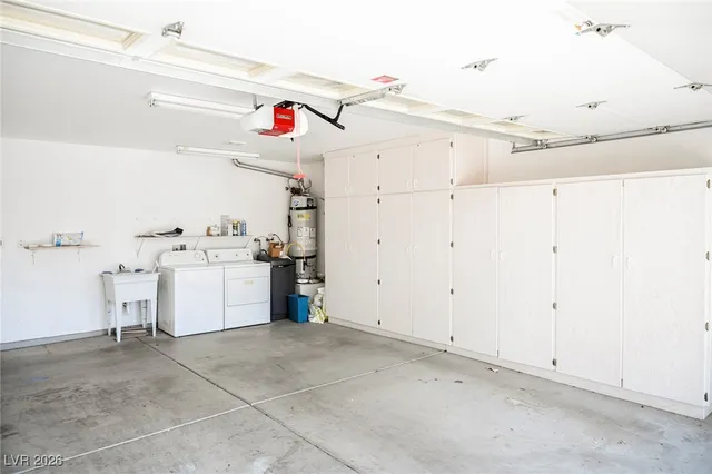 $2,015 | 2077 Poppywood Avenue, Henderson, NV 89012