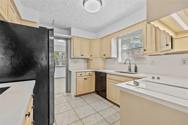$2,200 | 13834 Oakwood Lane, Sugar Land, TX 77498