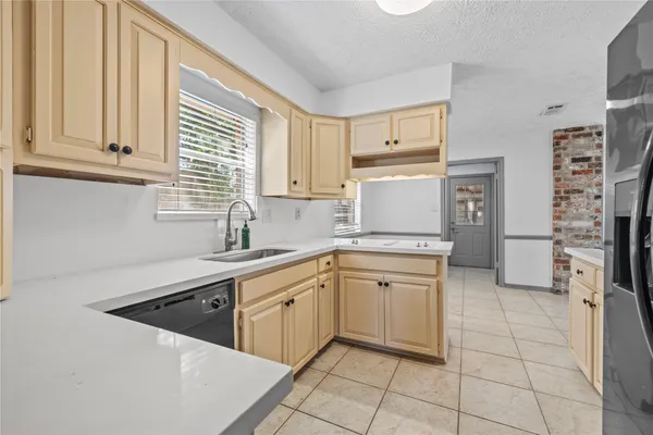 $2,200 | 13834 Oakwood Lane, Sugar Land, TX 77498