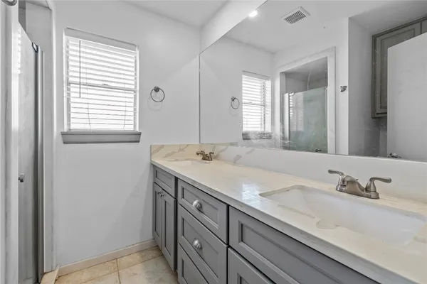 $2,200 | 13834 Oakwood Lane, Sugar Land, TX 77498