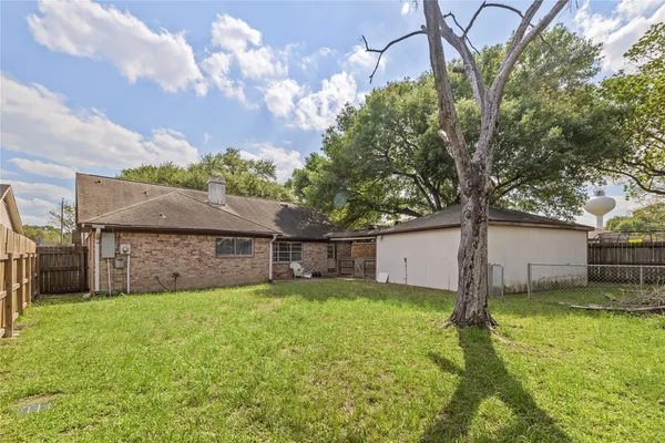 $2,200 | 13834 Oakwood Lane, Sugar Land, TX 77498