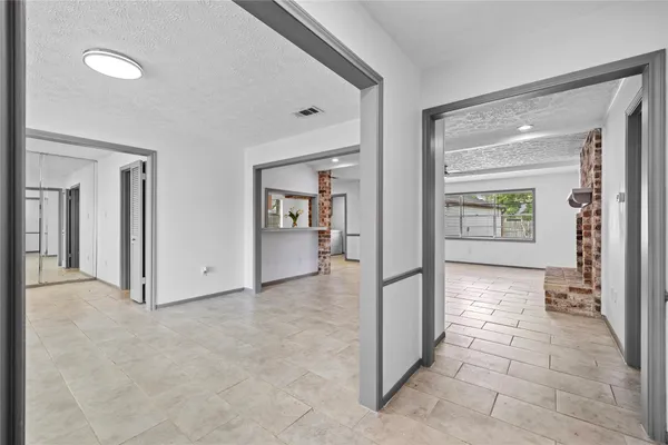 $2,200 | 13834 Oakwood Lane, Sugar Land, TX 77498