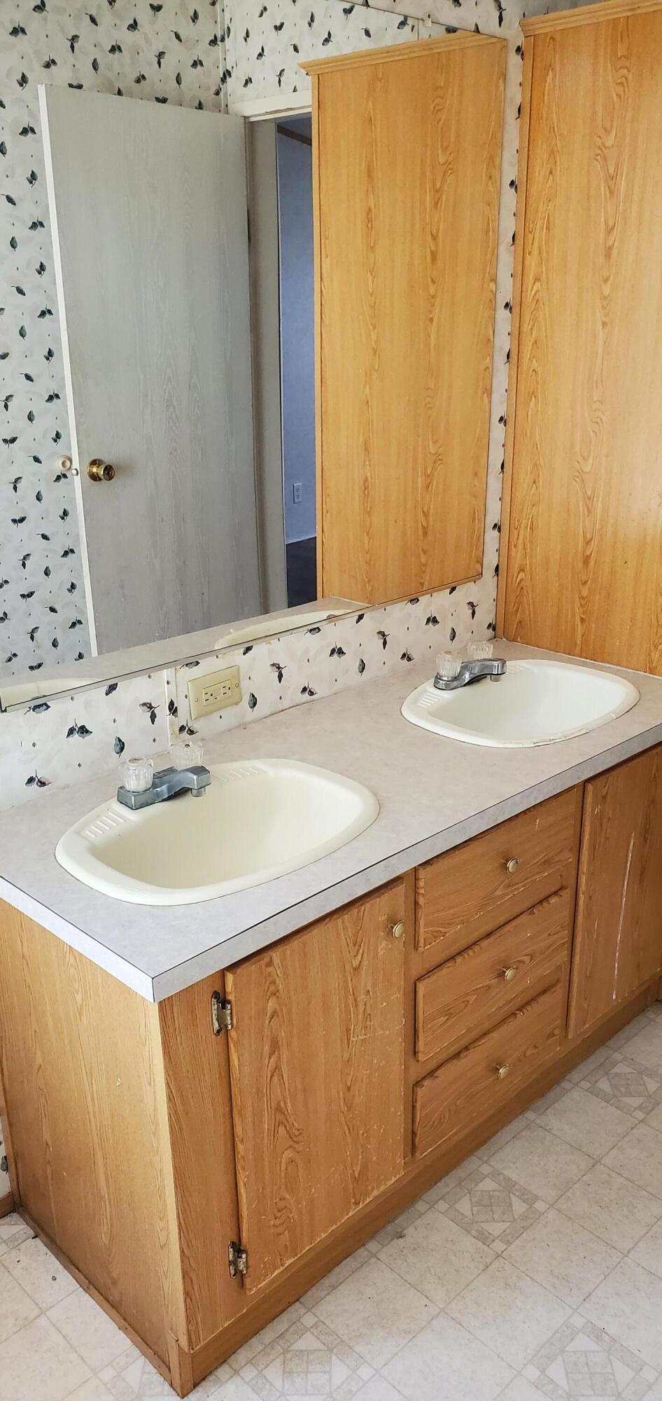 1136 Harristown Road Bonneau, SC 29431 - Photo 4 of 5 20260203_120837