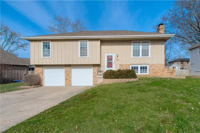 $300,000 | 1120 West Wabash Street, Olathe, KS 66061