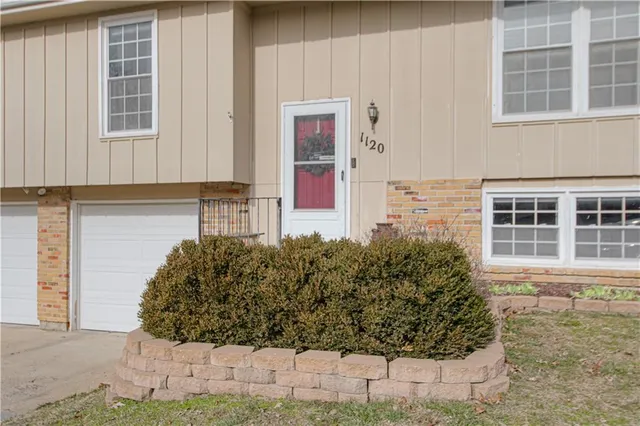 $300,000 | 1120 West Wabash Street, Olathe, KS 66061