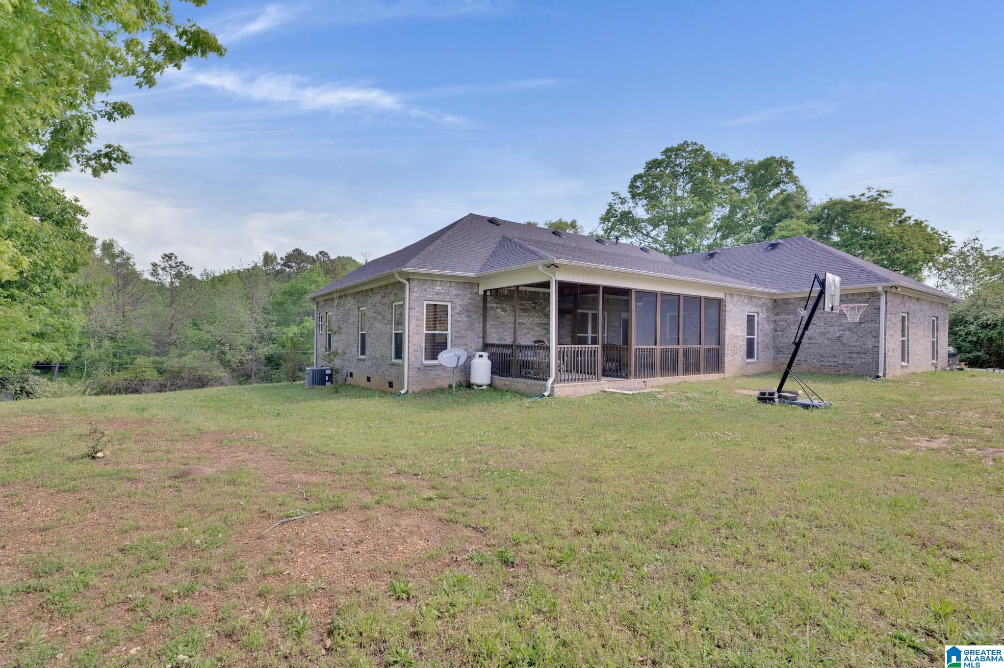 209 Hudson Avenue Oneonta, AL 35121 - Photo 7 of 29