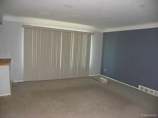 8147 Potomac Street Center Line, MI 48015 - Photo 27 of 31 Living Room 2.jpg
