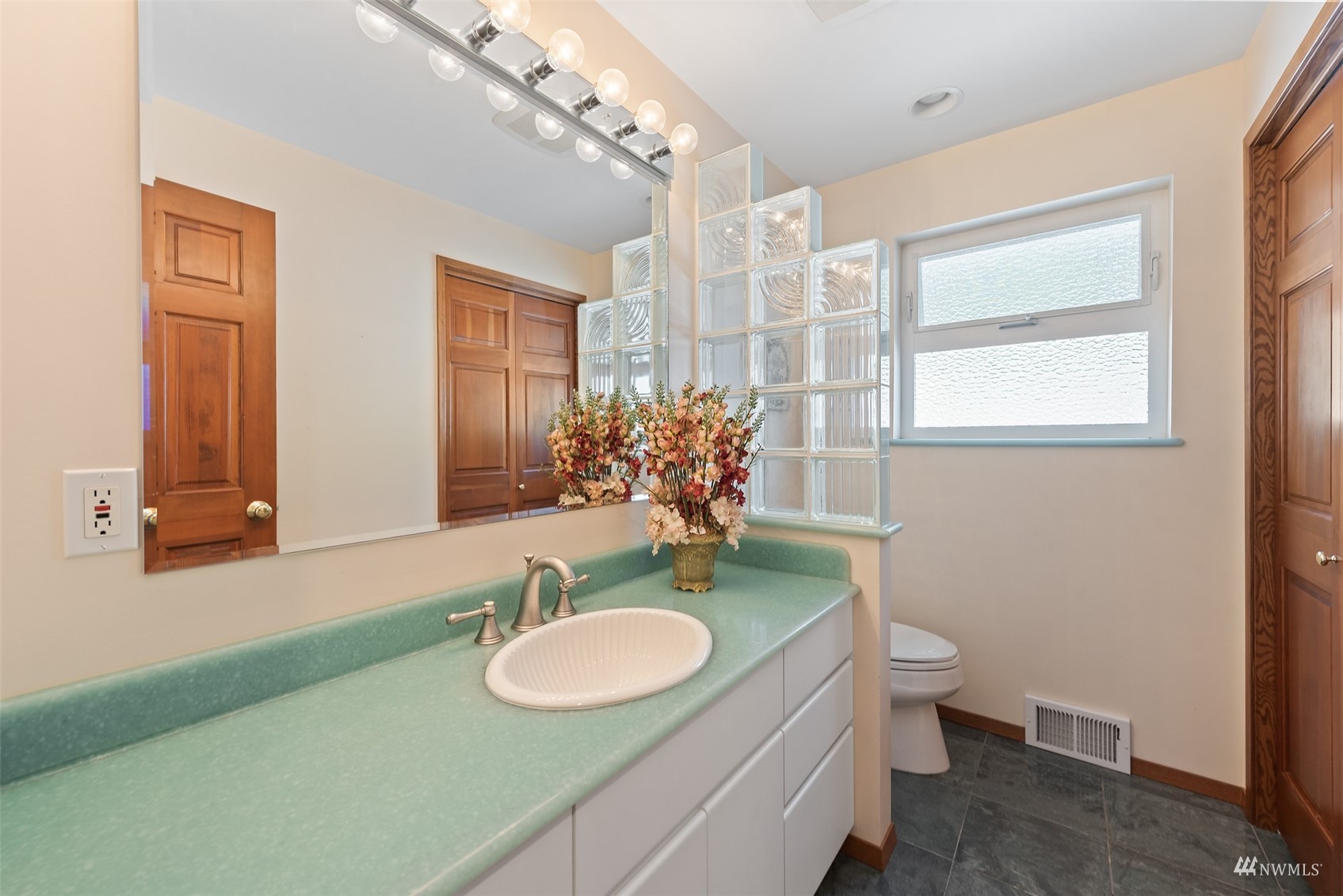 18731 Ross Road Bothell, WA 98011 - Photo 14 of 39 Gallery Image 14