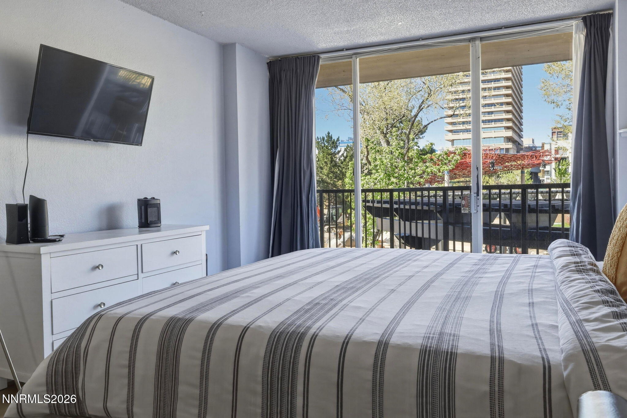 280 Island Avenue, Unit 201 Reno, NV 89501 - Photo 24 of 30 24-web-or-mls-IMG_7364_autoremove_244660