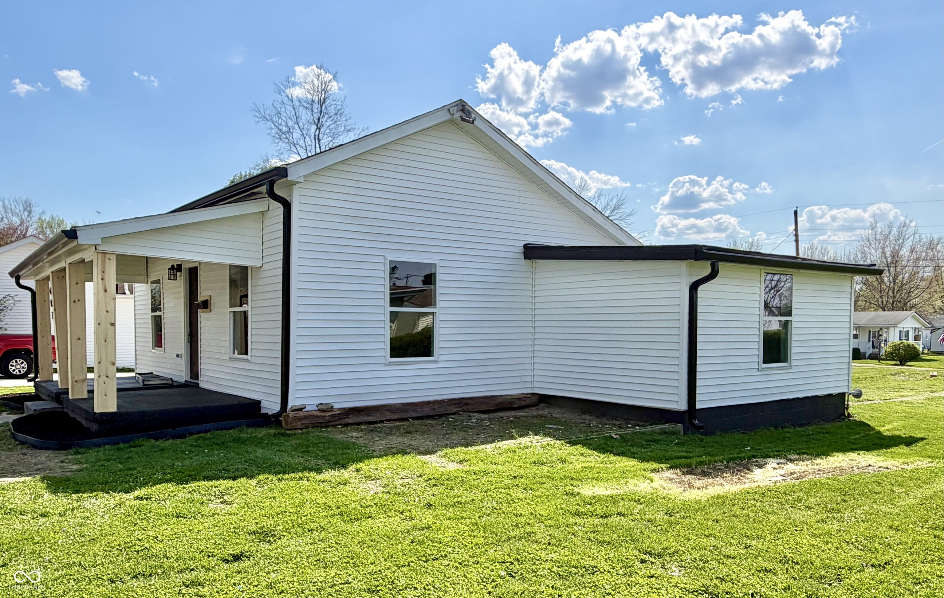 402 Walnut Street Hope, IN 47246 - Photo 2 of 24