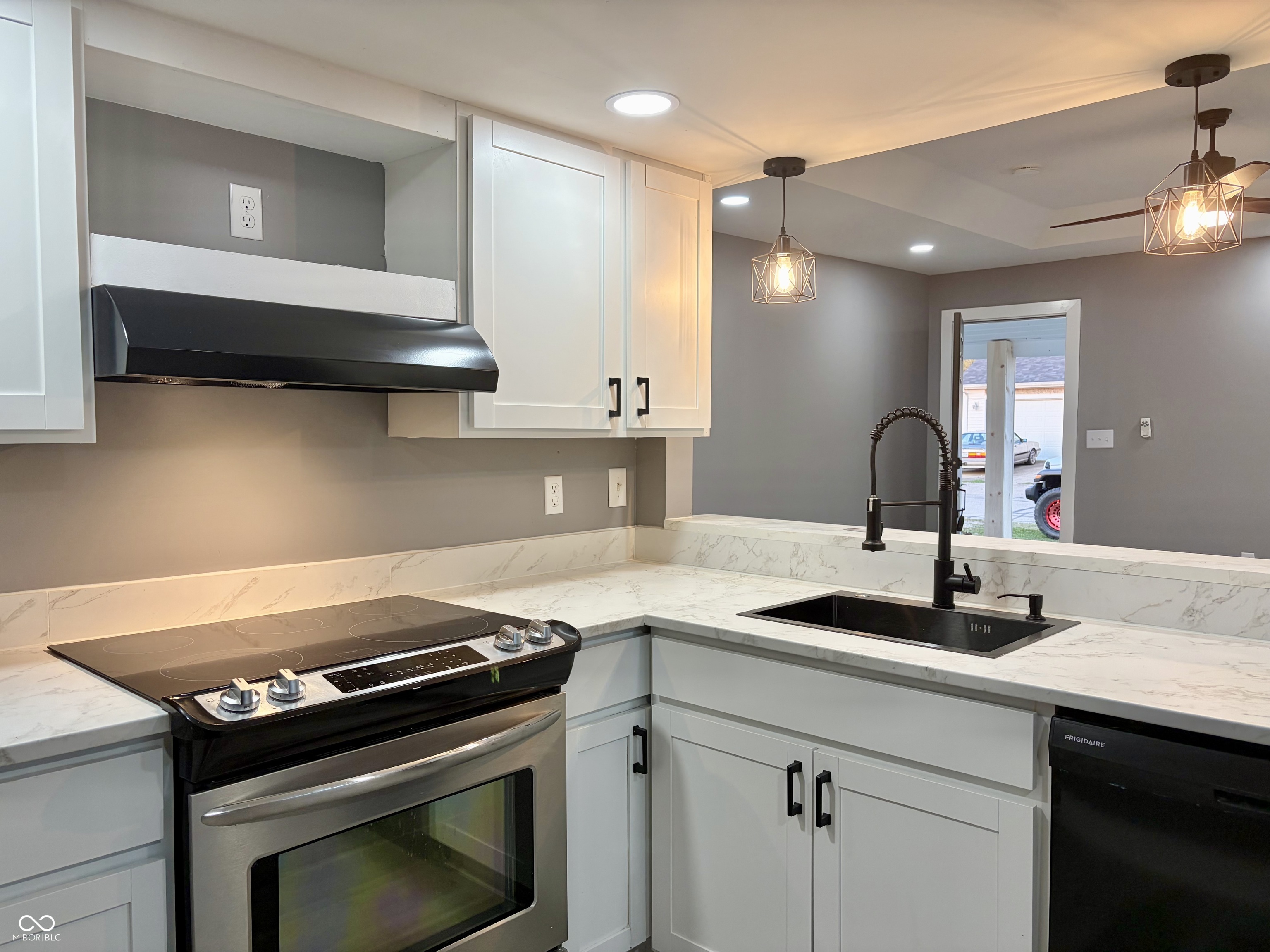 402 Walnut Street Hope, IN 47246 - Photo 6 of 24