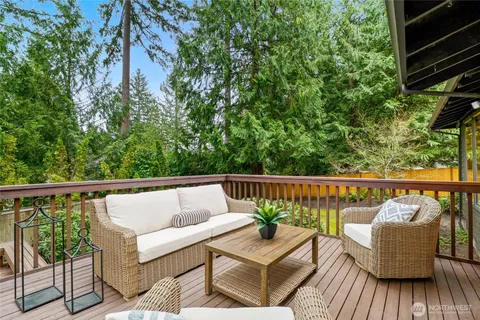 $1,420,000 | 2518 Sahalee Drive East, Sammamish, WA 98074