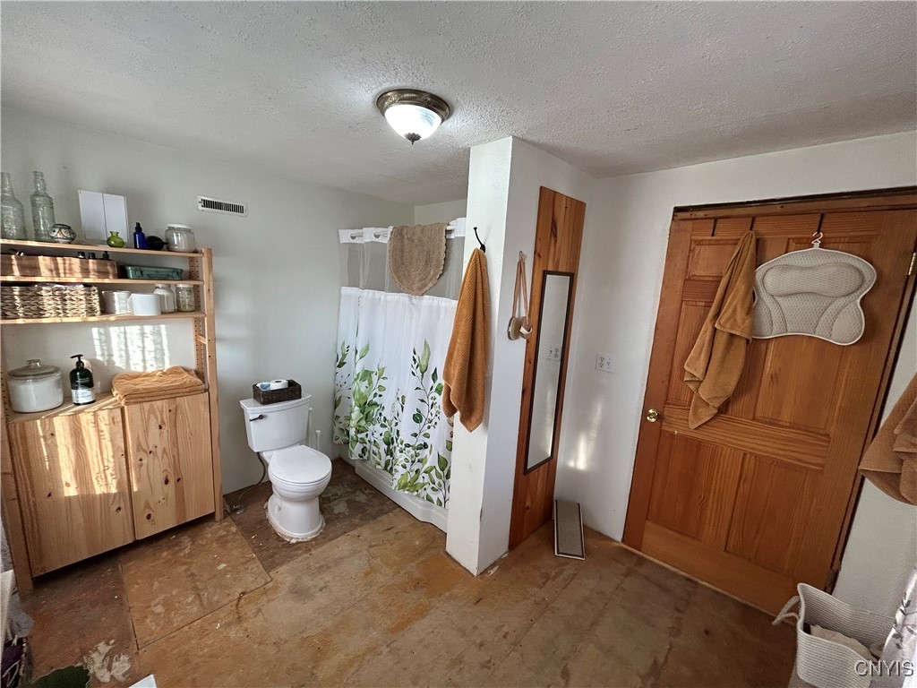 8611 Elpis Road Vienna, NY 13042 - Photo 15 of 39 Full bathroom