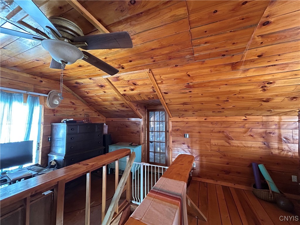 8611 Elpis Road Vienna, NY 13042 - Photo 17 of 39 Upstairs landing