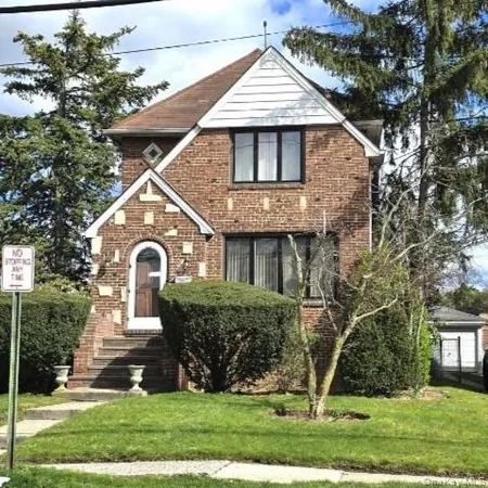 $750,000 | 169 Bixley Heath, Lynbrook, NY 11563