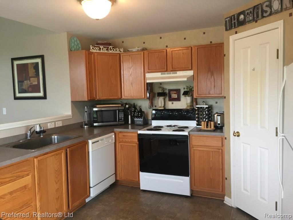 3876 Elizabeth Avenue Canton, MI 48188 - Photo 3 of 33