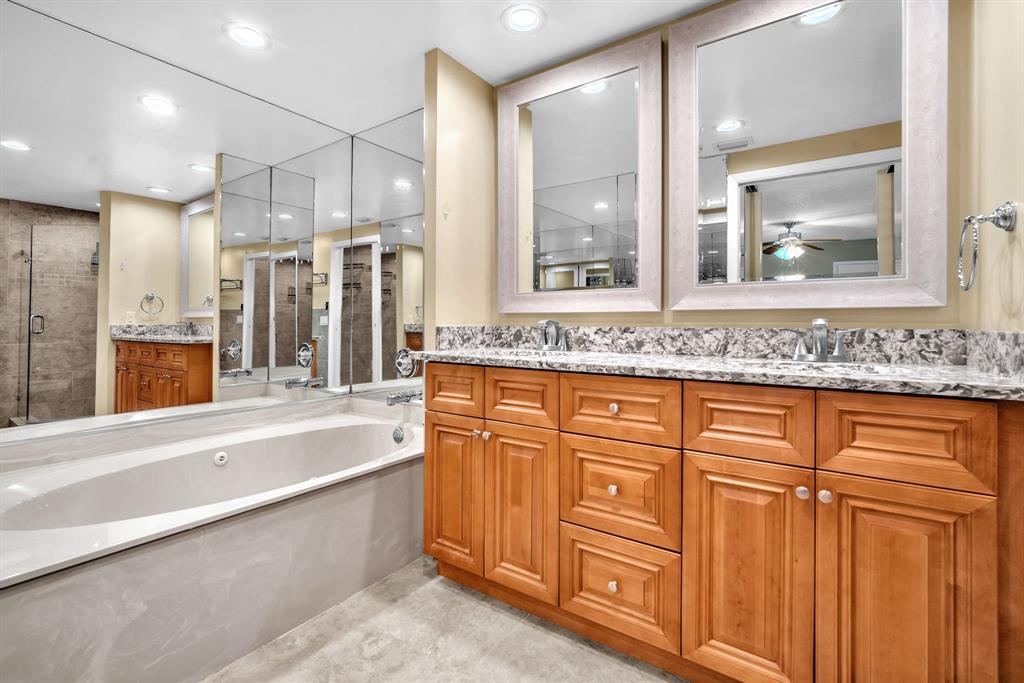 8377 Boca Rio Drive, Unit 8377 Boca Raton, FL 33433 - Photo 21 of 33 MASTER BATHROOM & JACUZZI TUB