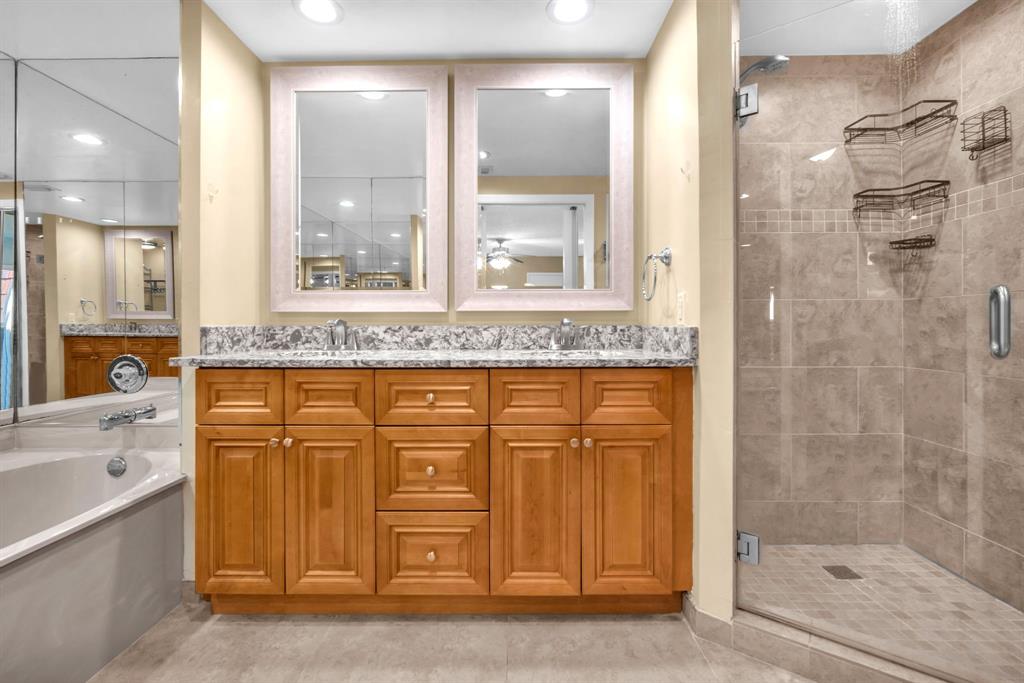 8377 Boca Rio Drive, Unit 8377 Boca Raton, FL 33433 - Photo 22 of 33 MASTER BATHROOM & JACUZZI TUB