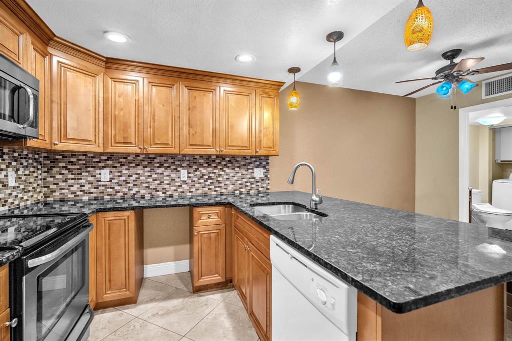 8377 Boca Rio Drive, Unit 8377 Boca Raton, FL 33433 - Photo 7 of 33