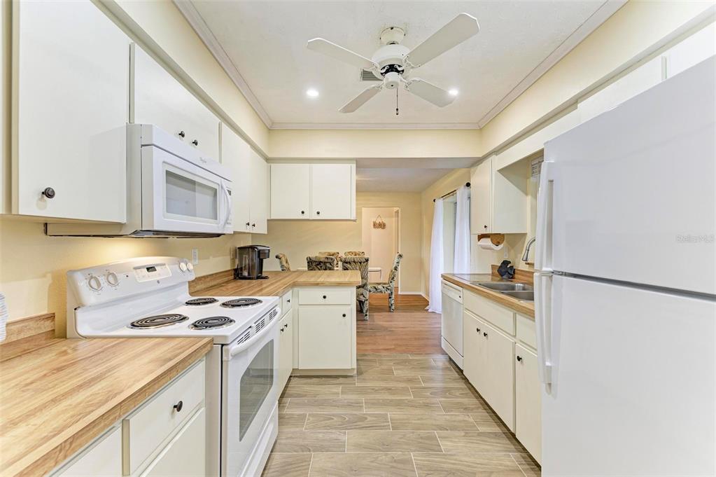 1640 Saturn Road Venice, FL 34293 - Photo 11 of 79