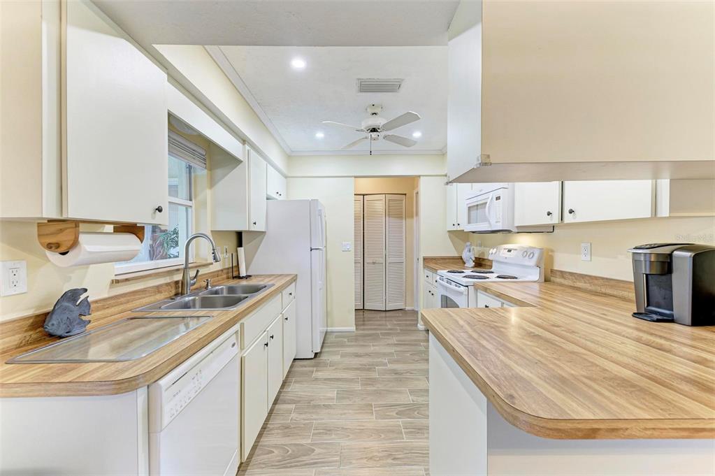 1640 Saturn Road Venice, FL 34293 - Photo 13 of 79