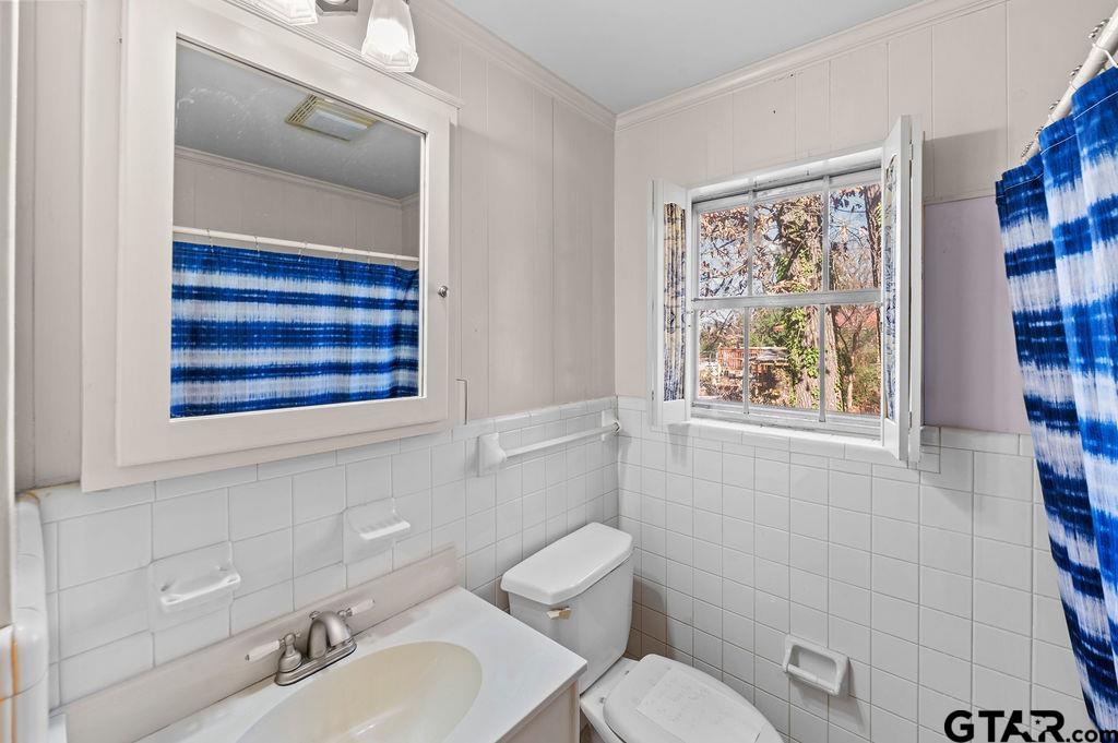 610 Tamy Street Quitman, TX 75783 - Photo 21 of 29 a bathroom with a toilet sink and mirror