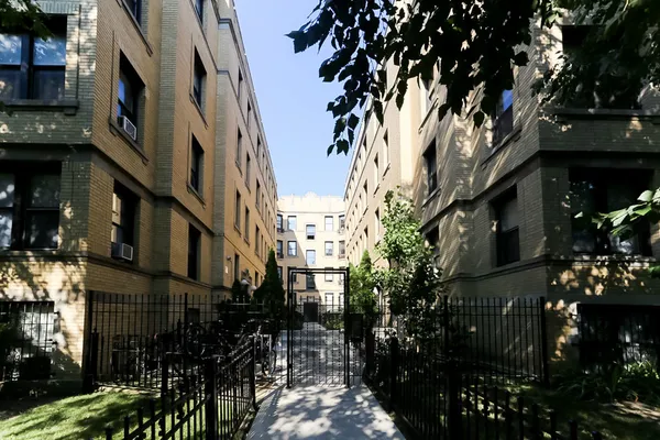 $1,295 | 4602 North Beacon Street, Unit 3A, Chicago, IL 60640