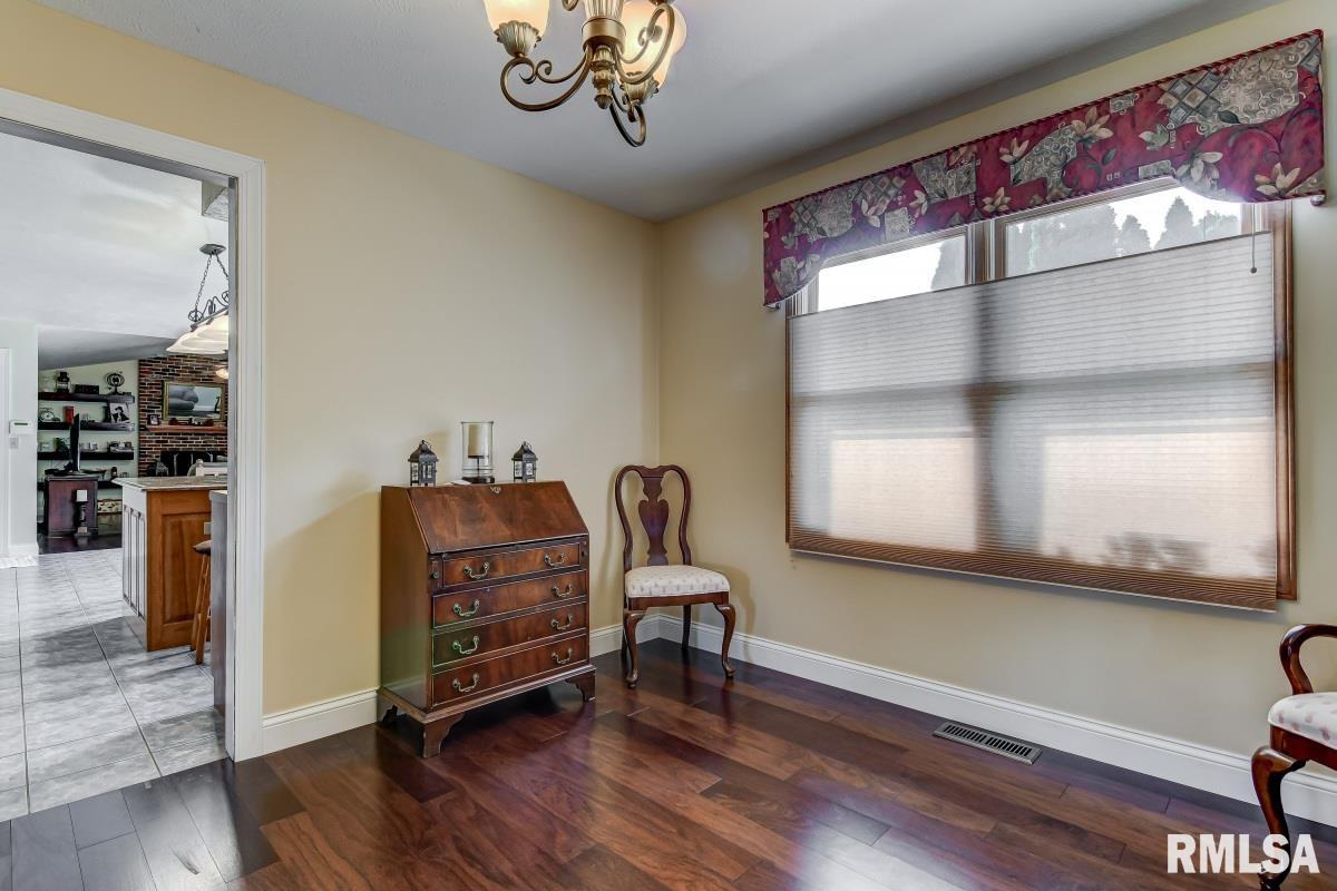 4400 Fielding Drive Springfield, IL 62711 - Photo 9 of 35