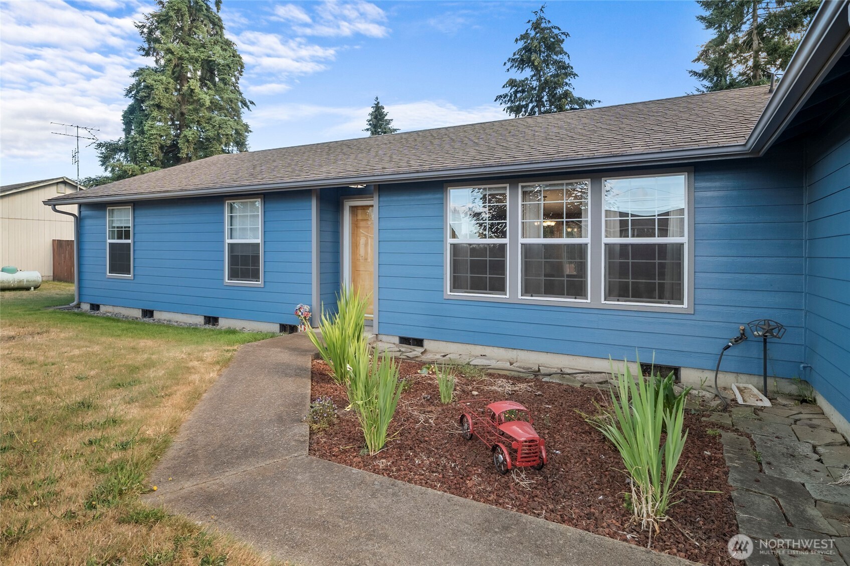 5921 184th Lane Southwest Rochester, WA 98579 - Photo 2 of 38