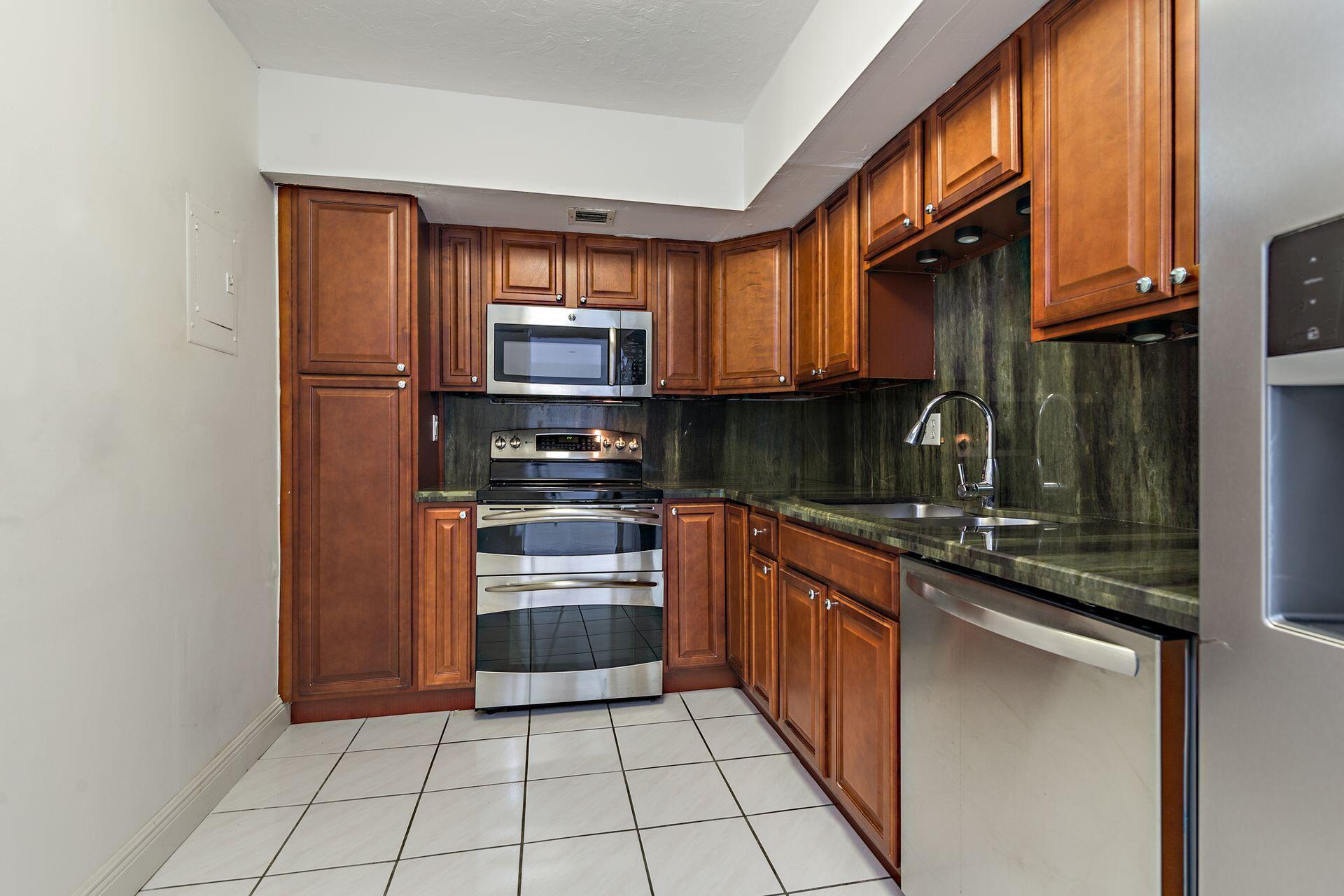 3800 Washington Road, Unit 1209 West Palm Beach, FL 33405 - Photo 3 of 23 8