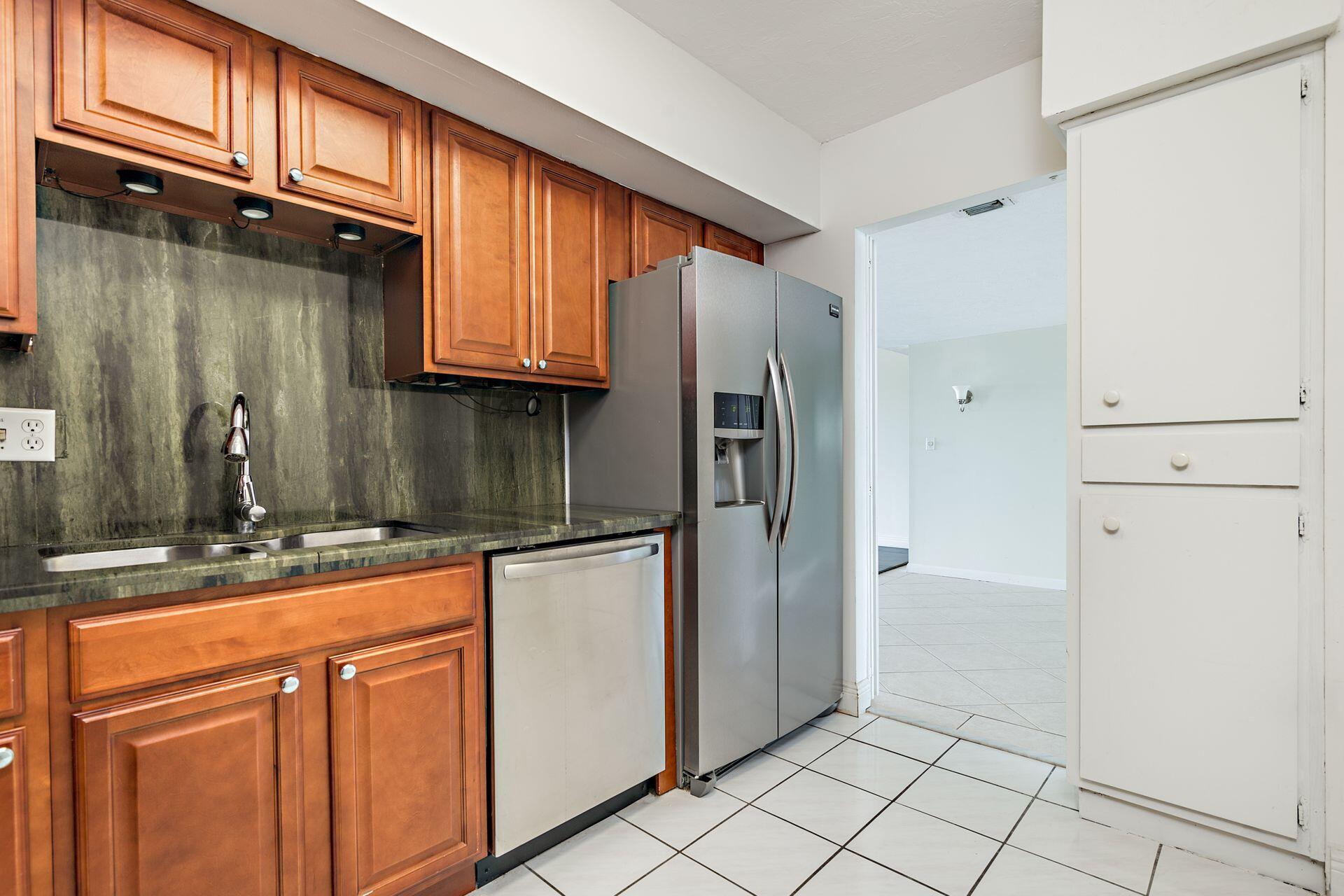 3800 Washington Road, Unit 1209 West Palm Beach, FL 33405 - Photo 4 of 23 9