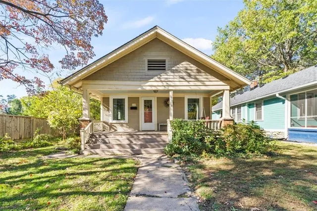 $330,000 | 6034 Kenwood Avenue, Kansas City, MO 64110