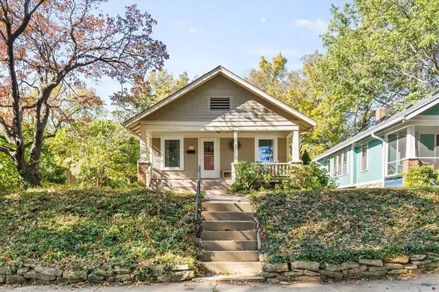 $330,000 | 6034 Kenwood Avenue, Kansas City, MO 64110