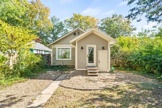 $330,000 | 6034 Kenwood Avenue, Kansas City, MO 64110