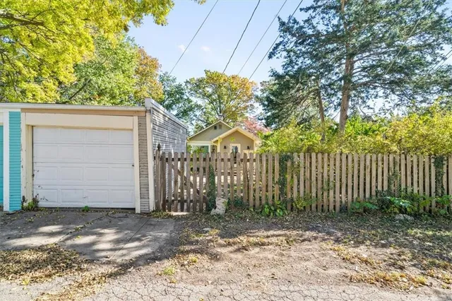 $330,000 | 6034 Kenwood Avenue, Kansas City, MO 64110