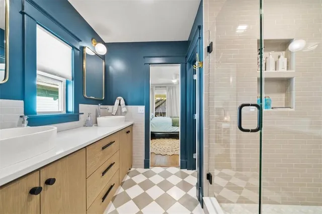 $330,000 | 6034 Kenwood Avenue, Kansas City, MO 64110