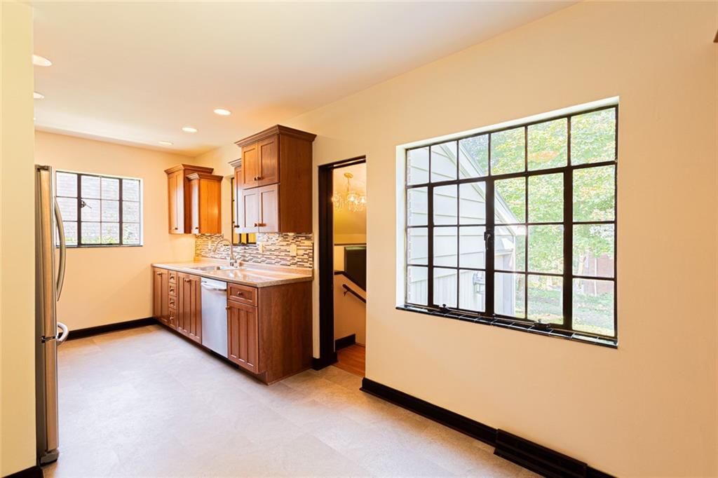403 Woodside Road Pittsburgh, PA 15221 - Photo 8 of 25 Gallery Image 8