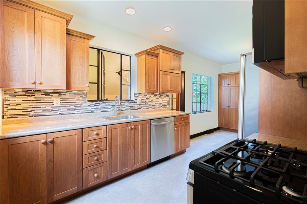 403 Woodside Road Pittsburgh, PA 15221 - Photo 9 of 25 Gallery Image 9