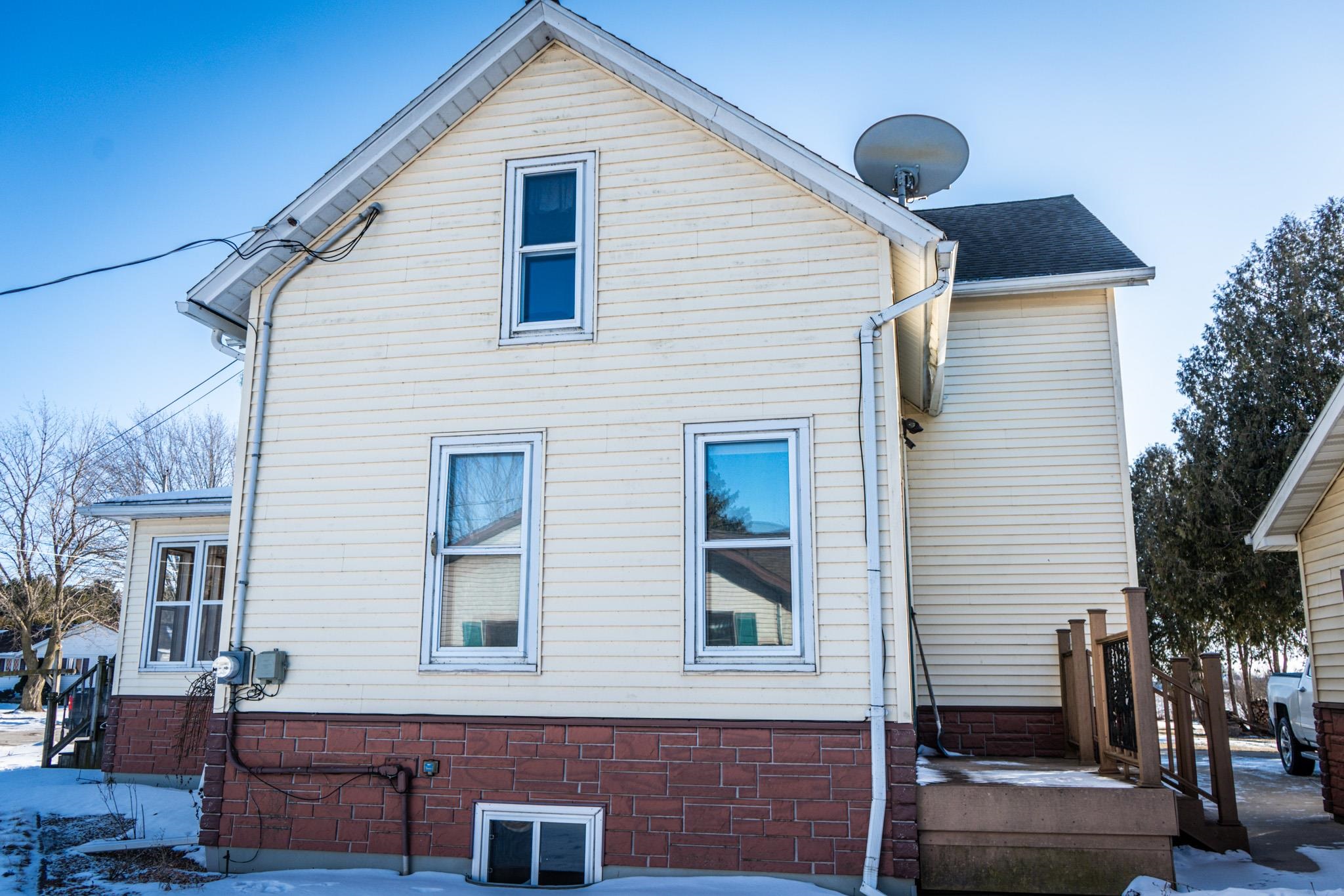 115 South 6th Street Reedsville, WI 54230 - Photo 2 of 27