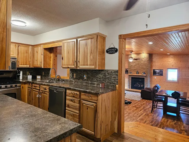 $325,000 | 804 6th Avenue Southeast, Pipestone, MN 56164